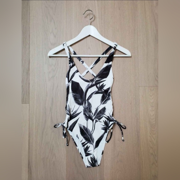 BODY GLOVE ONE-PIECE SWIMSUIT XS - Picture 4 of 5